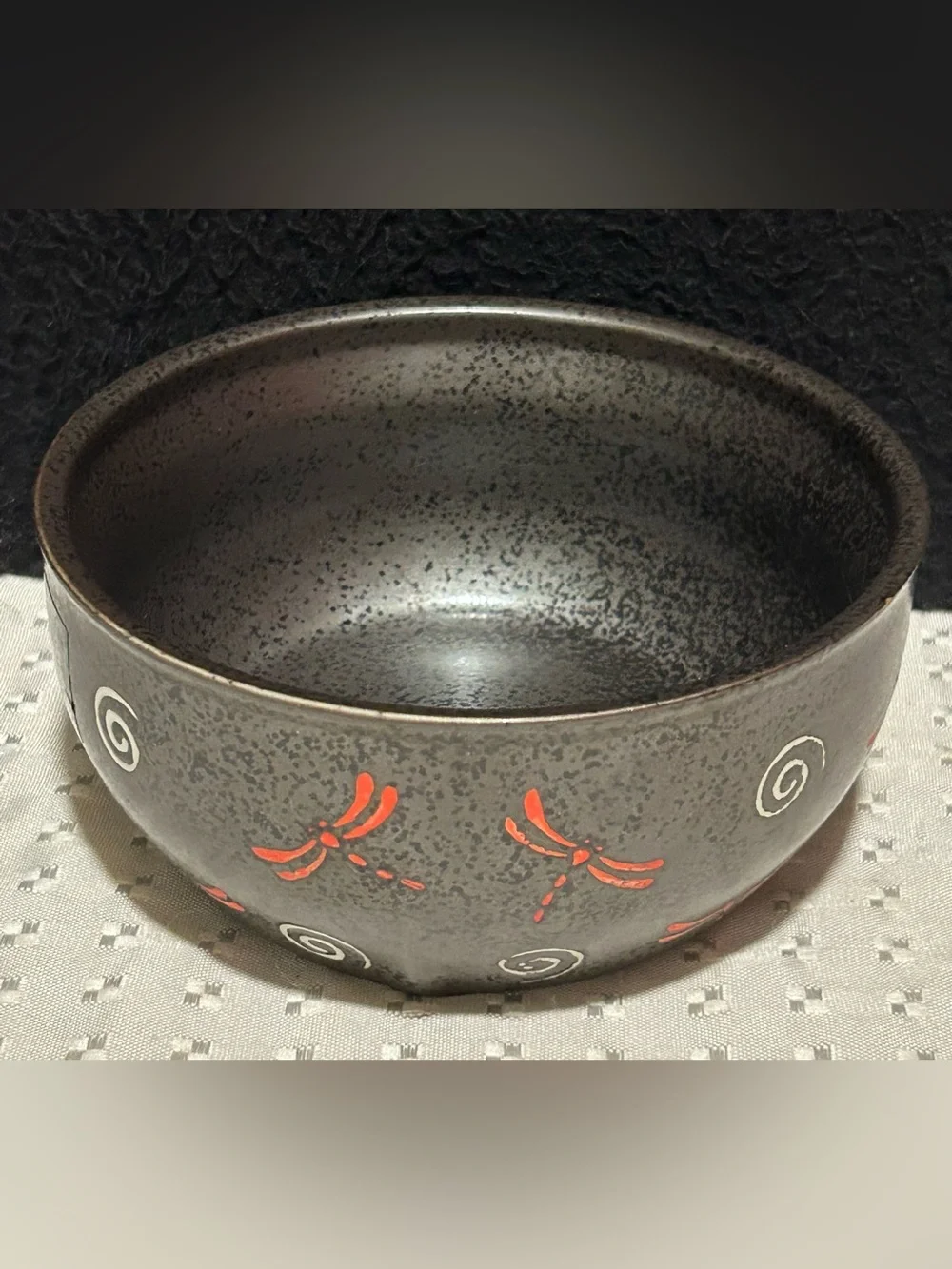 Miyabi Japanese ceramic soup/noodle bowl, red dragonfly,clear plastic lid